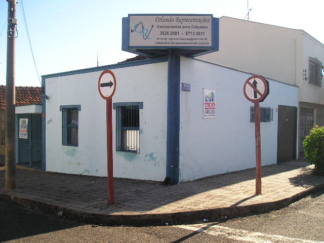 Casa à Aluguel no bairro Centro em Jaú imagem 0