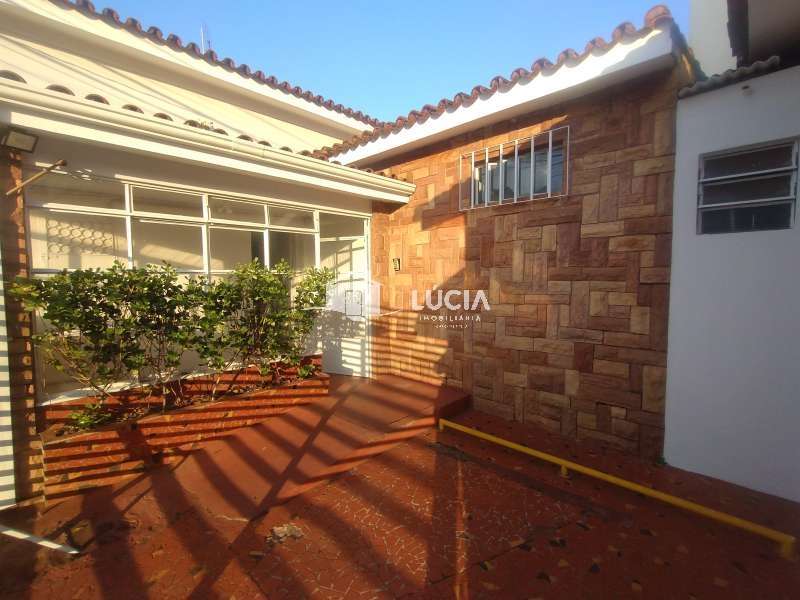 Casa à Aluguel no bairro Centro em Jaú imagem 0