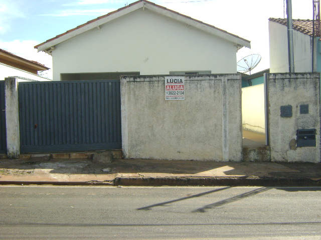 Casa à Aluguel no bairro Centro em Bocaina imagem 0