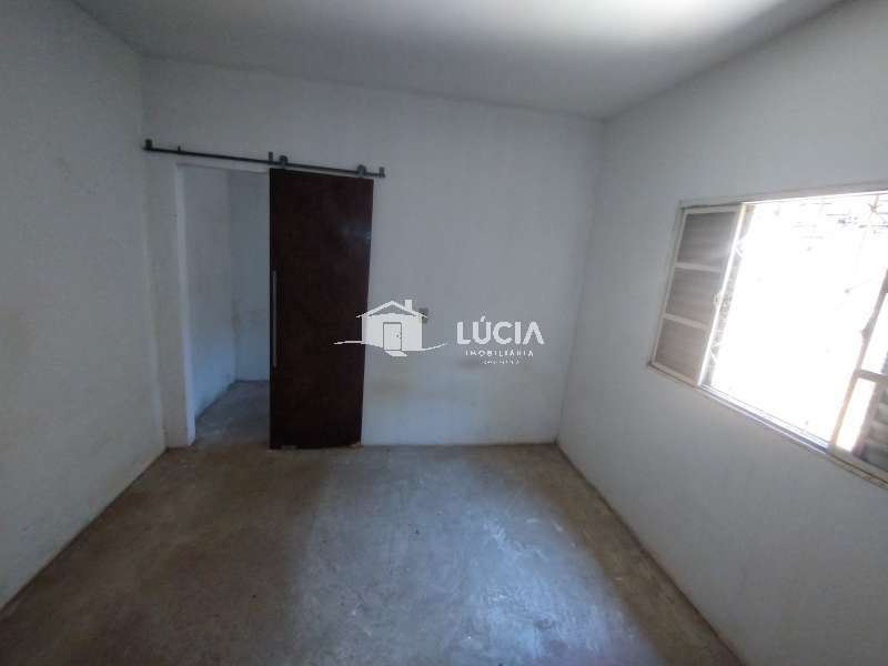 Casa à Aluguel no bairro Cohab em Mineiros do Tietê imagem 3