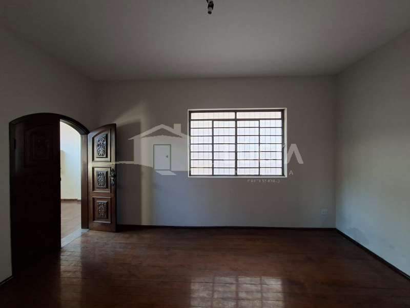 Casa à Aluguel no bairro Centro em Jaú imagem 1