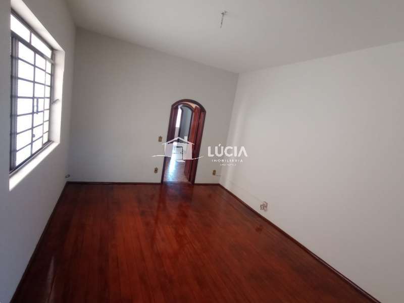 Casa à Aluguel no bairro Centro em Jaú imagem 1