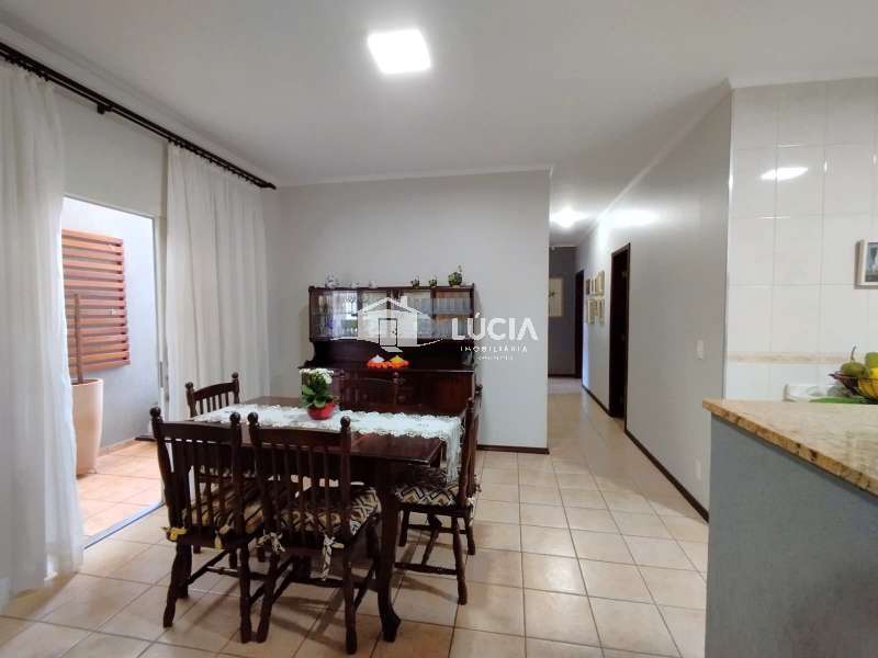 Casa à Venda no bairro Jardim América em Jaú imagem 2