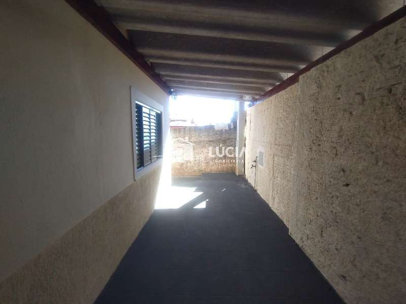 Casa à Aluguel no bairro Centro em Mineiros do Tietê imagem 1