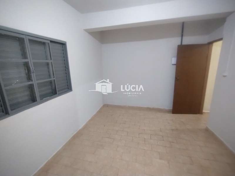 Casa à Aluguel no bairro Centro em Mineiros do Tietê imagem 3