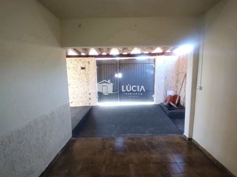 Casa à Aluguel no bairro Centro em Mineiros do Tietê imagem 0