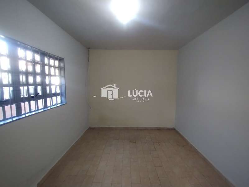 Casa à Aluguel no bairro Centro em Mineiros do Tietê imagem 4