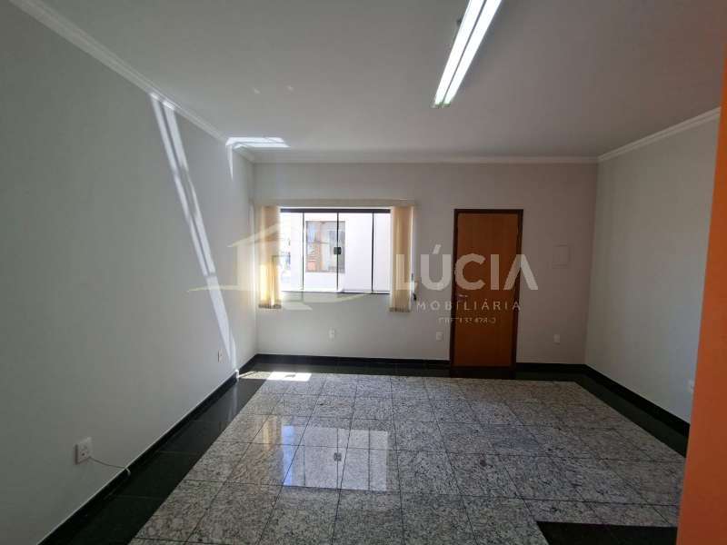 Sala Comercial à Aluguel no bairro Vila Assis em Jaú imagem 4