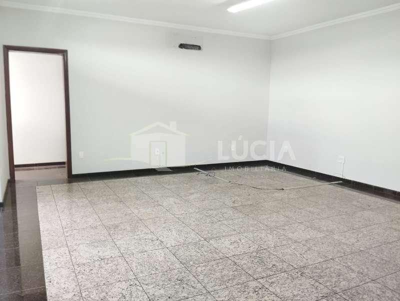 Sala Comercial à Aluguel no bairro Vila Assis em Jaú imagem 4