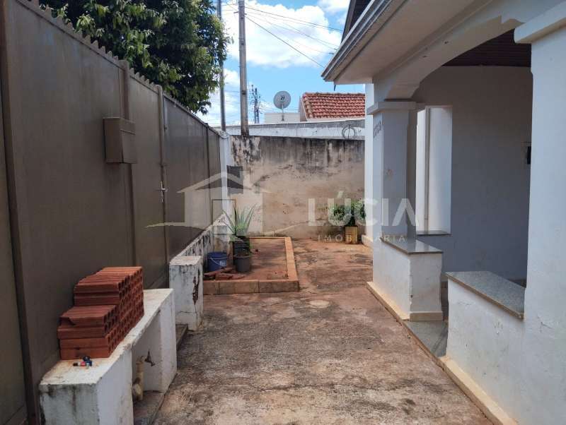 Casa à Aluguel no bairro Centro em Jaú imagem 0