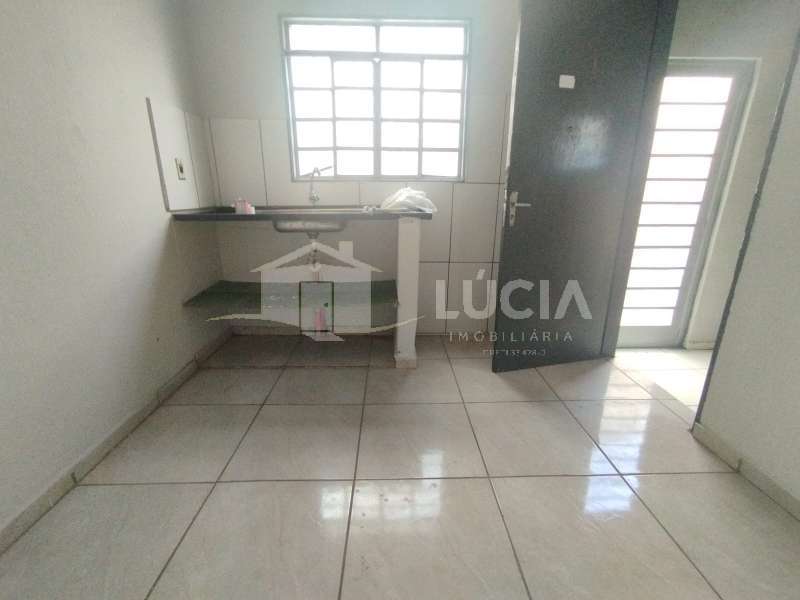 Casa à Aluguel no bairro Centro em Mineiros do Tietê imagem 3