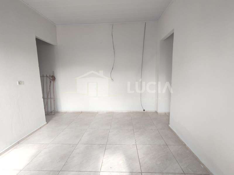 Casa à Aluguel no bairro Centro em Mineiros do Tietê imagem 2